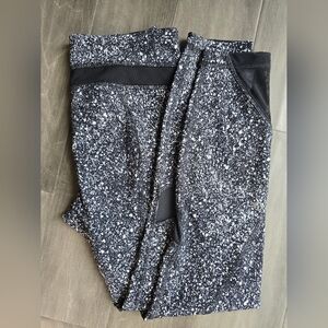 Lululemon Inspire Tight II. Size‎ 6Pebble Lake Parfait white/ black